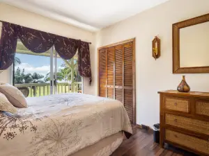 Ocean View and Spacious Lanai - Inviting Plantation Style Escape