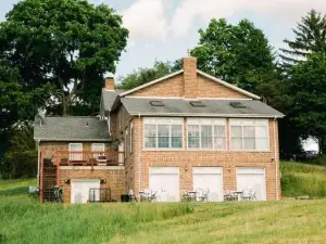 Serene 6BR country home on 325 acres ATV for rent