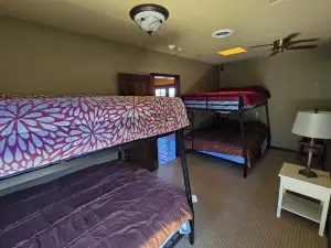 7-bedroom MANSION in 4.5 Acres Corpus Christi pool, Tennis court