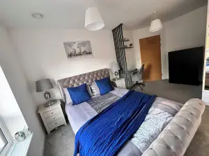 1 -bed Apartment Close to Gatwick Airport