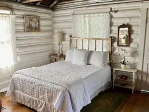 Romantic Vintage Log Cabin Retreat