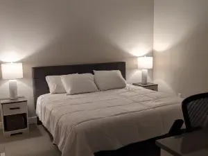 Spotless 2Br Sanctuary -9ft Ceilings- Inviting