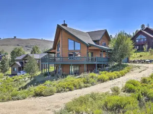 Deck, Bar & Mtn Views: Grand Granby Retreat!