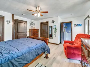 Bonnieville Farmhouse on 69 Acres w/ Porch!