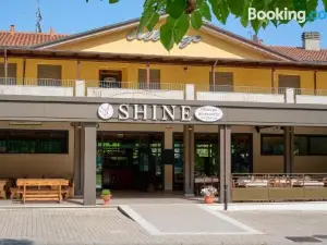Albergo Shine
