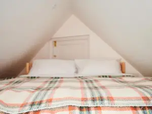 Tiny Cottage with Terrace & Parking, Central Lewes