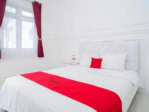 RedDoorz Syariah @ Aura Homestay
