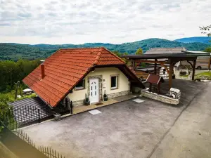 Vineyard Cottage Na Hribu