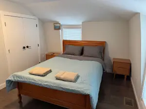 totally remodeled   house with fitness room, close to Boston and Worcester