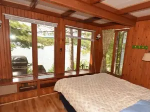 BOOTH LANE - 3 Bedroom  Waterfront Cottage: AVAILABLE:JULY 26TH-AUGUST 2ND!