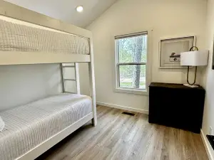 Relaxing Cabin Nestled Amidst Trees and Fire Pit Provided in Monteagle, Tennessee