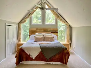 Beautiful Lake Home - Great view, on the water