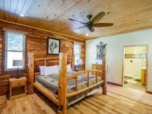 Timber Lodge - 4 Bedroom Log Cabin retreat near the Buffalo River
