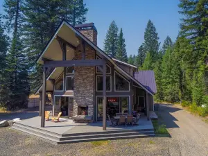 Luxurious Cabin with Hot Tub and Scenic Views - Exquisite Mountain Retreat