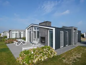 Chalet with Fireplace near Oosterschelde