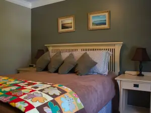 Genelle House B&B Guest House