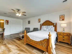 9 Mi to Dtwn: Greenville Home w/ Screened Patio!