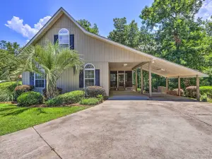 Waterfront Eatonton Escape w/ Private Hot Tub!