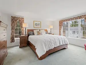 Close to Wequaquet Lake, beautiful and spacious cottage