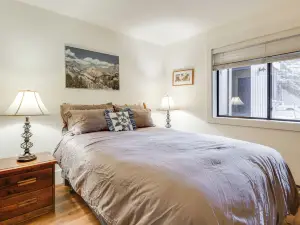 Ketchum Condo w/ Deck < 1 Mi to Sun Valley Resort!