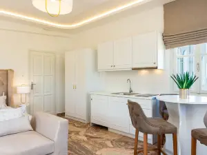 Pinelopi Beach Suites