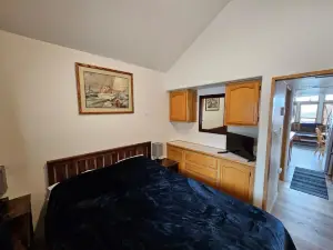 Ocean Cabin 1 w Private Jacuzzi Pet Friendly