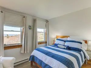 Peaceful Lubec Home w/ Views: Walk to Beach!