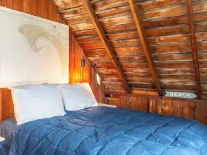 Iconic, historic cottage overlooking Cape Cod Bay