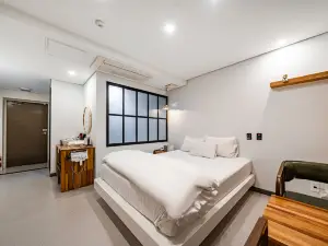 Daegu Dongseongro EOS Hotel