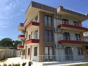 Yasar Apart