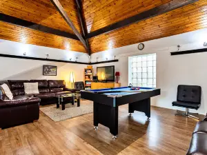 Woodstock Lodge