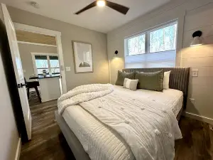 New Mountain Tiny Retreat with Beautiful Deck in Tennessee