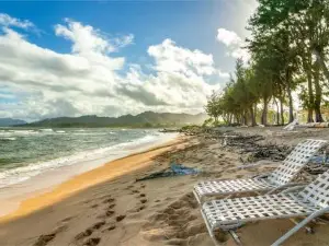 Romantic Garden Escape - Steps to Beach
