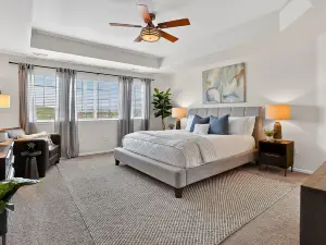 4Br+ Office+Softball+ Downtown+ Tesla Charger. Parking Garage