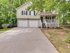 Tranquil Hideaway Home - Pet-friendly