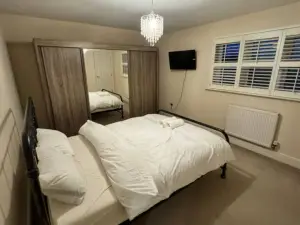 4BR 2BATH Home in Colchester Perfect for Big Group
