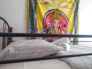 Urban Yoga House Hostel & Retreat