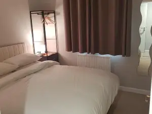 Beechcroft 2 bed part house complimentary BT & TNT Sports, Sky Cinema 55" TV