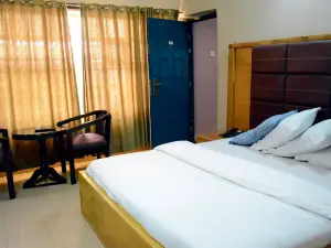 Golphin Hotel and Suites