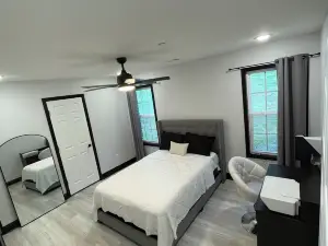 Cozy 3bed 2bath house on half ac of land mins from game time at the grounds