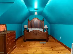 1870 Modern Renovated Farmhouse Post & Beam Barn and Charm - Montpelier