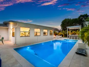 Tropical Oasis with Heated Pool and Spa - Inviting Retreat