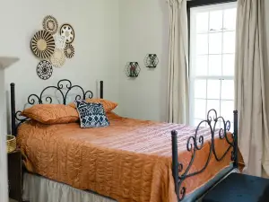 Charming 2-bedroom bungalow plus full size bed, and outdoor space.