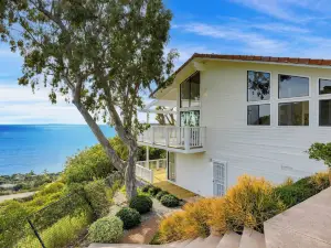 Pacific View Malibu by Avantstay Bluff-Top Ocean Views + Private Pool & Hot Tub