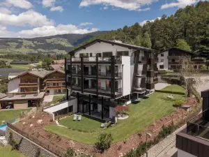 Laurena Aparthotel Near Brixen