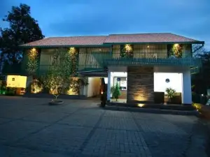 Silver Storm Resort Athirappilly