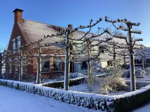 Holiday Home in Donkerbroek Near Forest Trails
