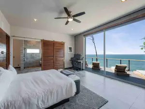 Anchor Cove | Oceanfront, Hot Tub & Fireplace
