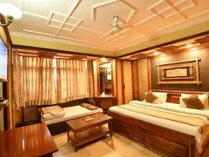 Hotel Channi Raja at Mall Road