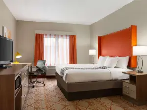 La Quinta Inn & Suites by Wyndham Lackawanna